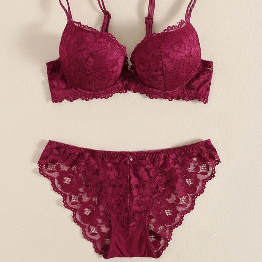 Ensemble de lingerie élégant en dentelle brodée, tissu respirant, soutien-gorge push-up et culotte transparente taille basse