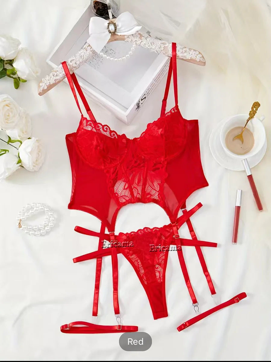 Ensemble de lingerie porte-jarretelles en dentelle florale avec collier – Sous-vêtements féminins 2024, soutien-gorge à armatures et string assorti.