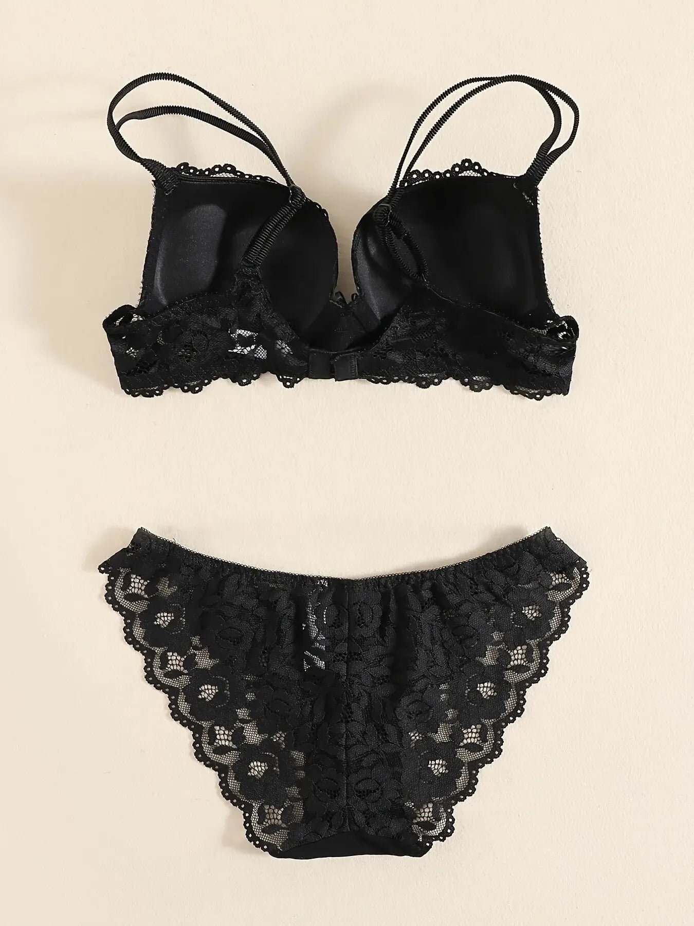 Ensemble de lingerie élégant en dentelle brodée, tissu respirant, soutien-gorge push-up et culotte transparente taille basse