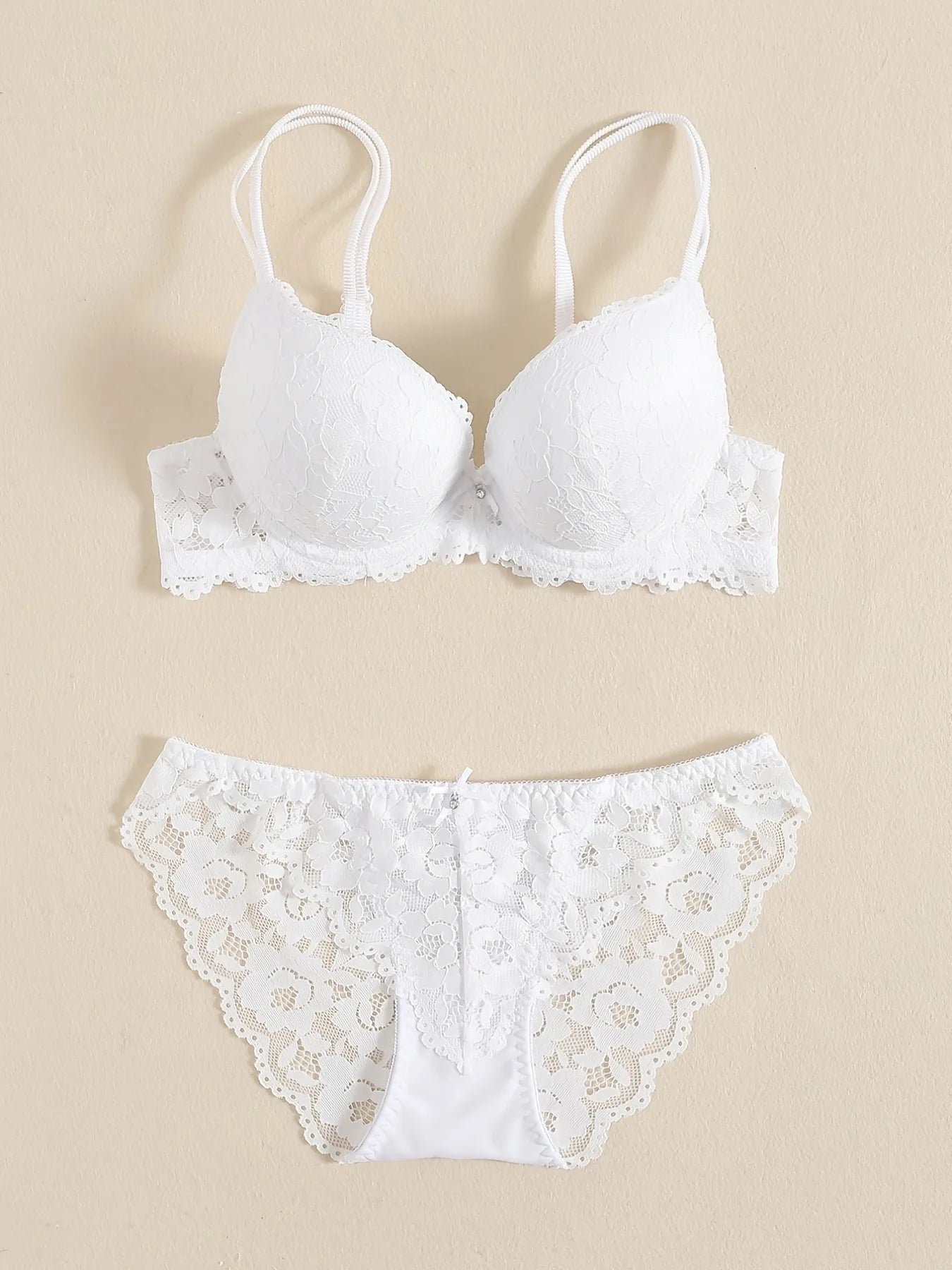 Ensemble de lingerie élégant en dentelle brodée, tissu respirant, soutien-gorge push-up et culotte transparente taille basse