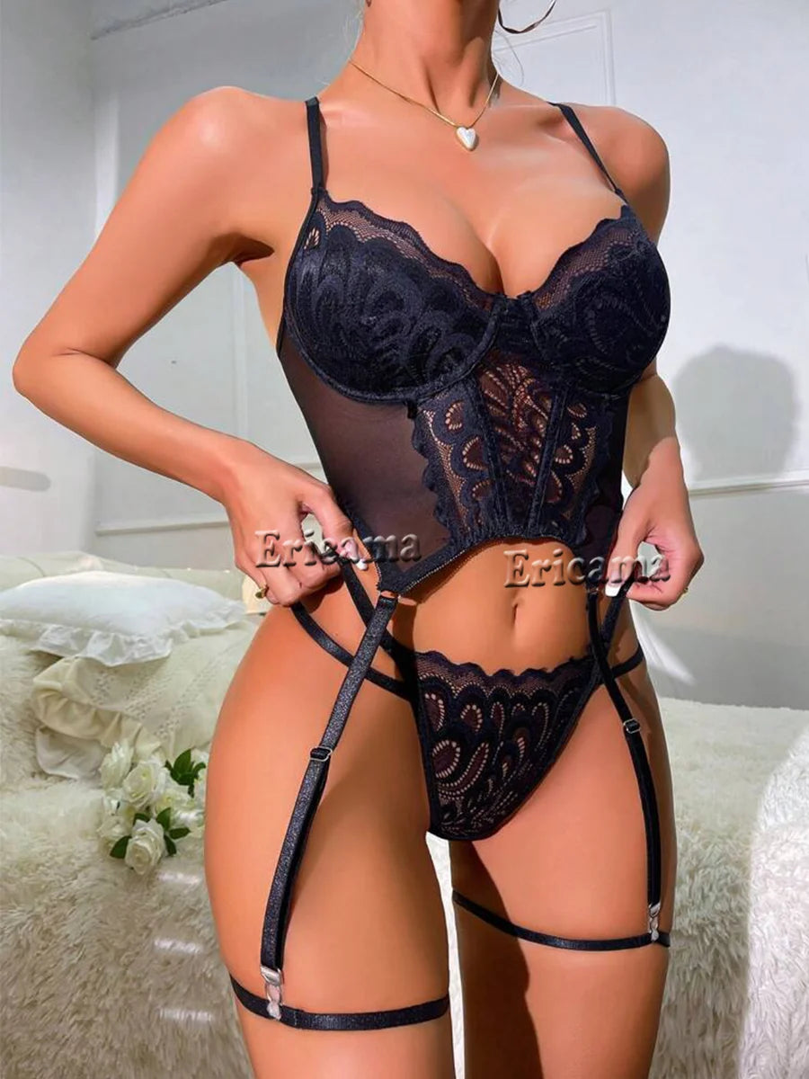 Ensemble de lingerie porte-jarretelles en dentelle florale avec collier – Sous-vêtements féminins 2024, soutien-gorge à armatures et string assorti.