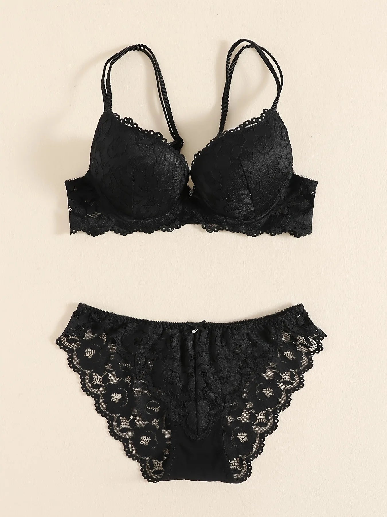 Ensemble de lingerie élégant en dentelle brodée, tissu respirant, soutien-gorge push-up et culotte transparente taille basse